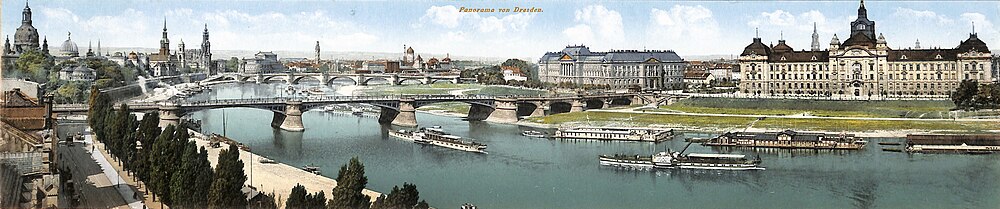 https://upload.wikimedia.org/wikipedia/commons/thumb/0/0c/Panorama_von_Dresden_Br%C3%BCcke_und_B%C3%A4der.jpg/1000px-Panorama_von_Dresden_Br%C3%BCcke_und_B%C3%A4der.jpg