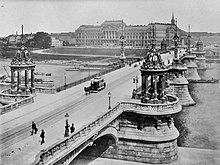 https://upload.wikimedia.org/wikipedia/commons/thumb/9/98/Puente_de_carolina_bella_%C3%A9poca_dresde.jpg/220px-Puente_de_carolina_bella_%C3%A9poca_dresde.jpg