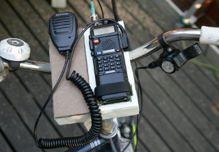 http://uuki.kapsi.fi/pix/uv5r/bicycle_radio2.jpg